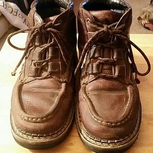 Women size 7 and 1/2 Justin chukkas
